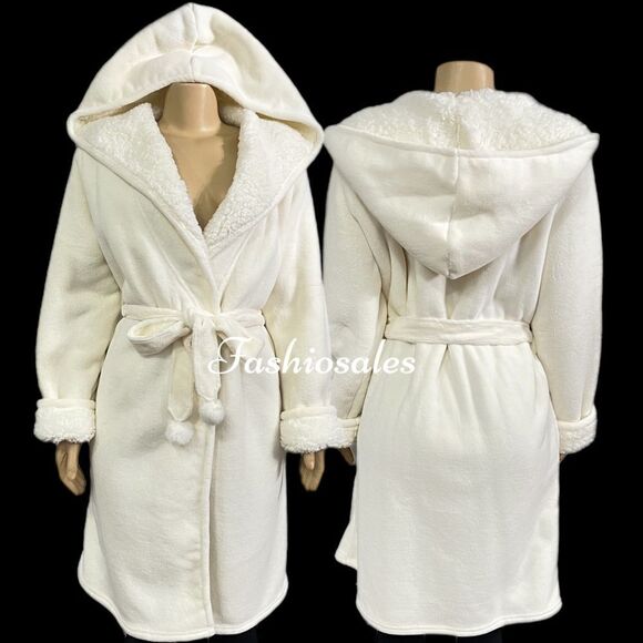 Victoria's Secret LUXE thicker Sherpa Hooded Robe - Picture 1 of 10